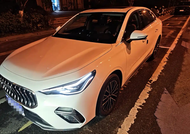 提车两个月跑了4500公里了想着正好是周末有时间就预约了首保。提前一天给4儿子