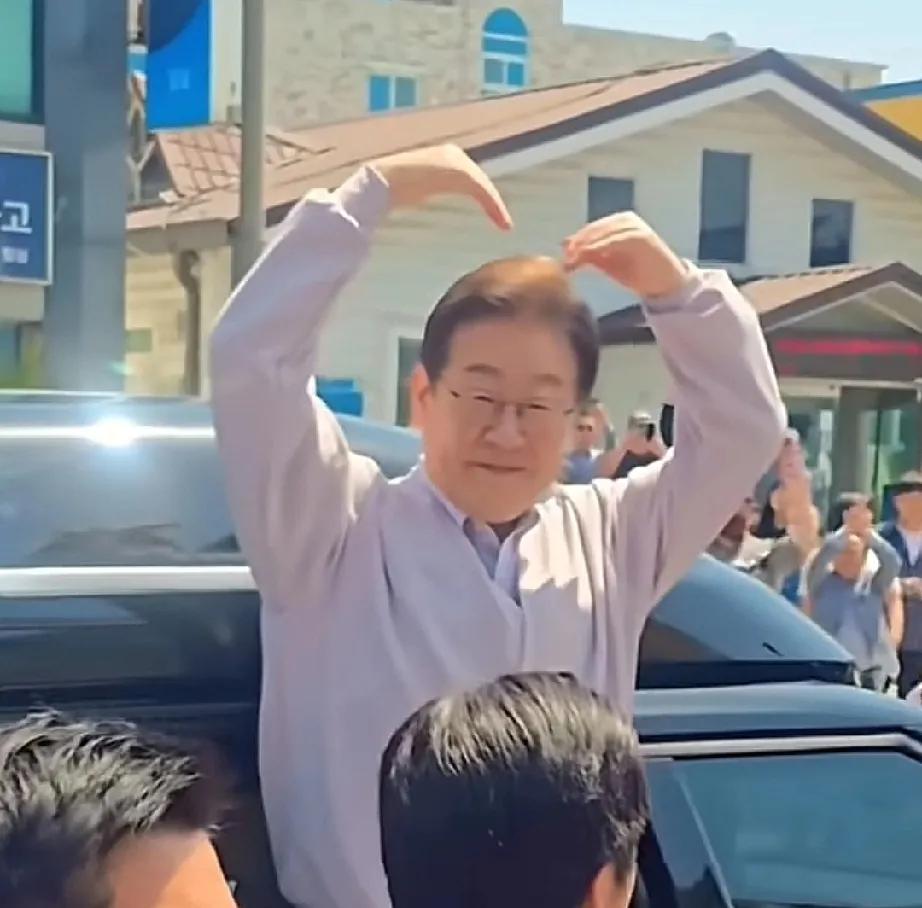李在明估计是稳了！在谈到外交关系时，李在明公开表示韩国应与邻国搞好关系，尤其是