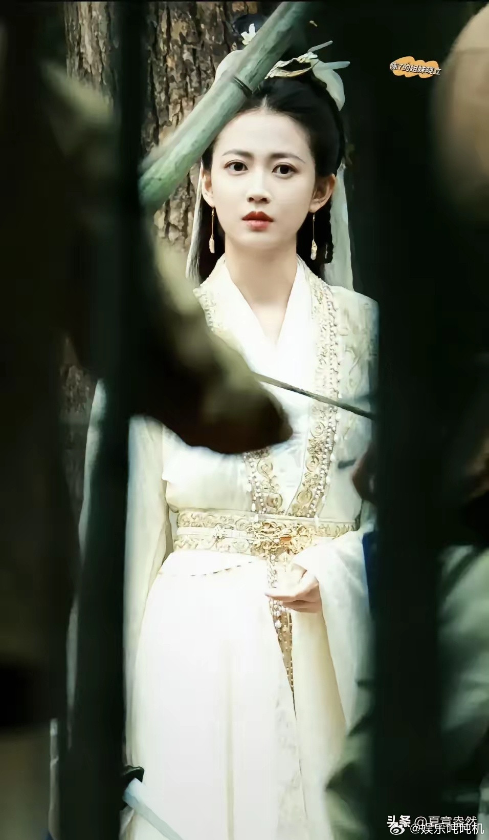 《赴山海》开播备受关注的不是一番大男主成毅，也不是“女主”李凯馨，而是唐嫣亲自选