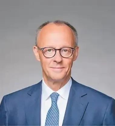 4月9日，德国总理默茨突然放了个大招，直接对外宣布说，他正在鼓励特朗普赶紧跟伊朗