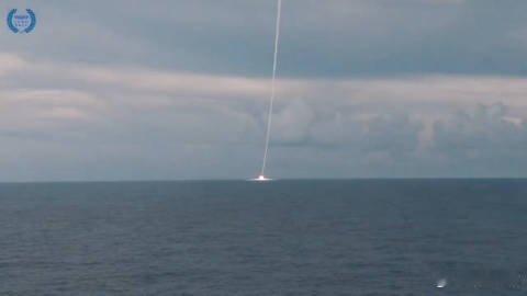 这是什么神操作？055发射红旗9B拦截掠海目标？红旗9B作为海基远程防空系统一般