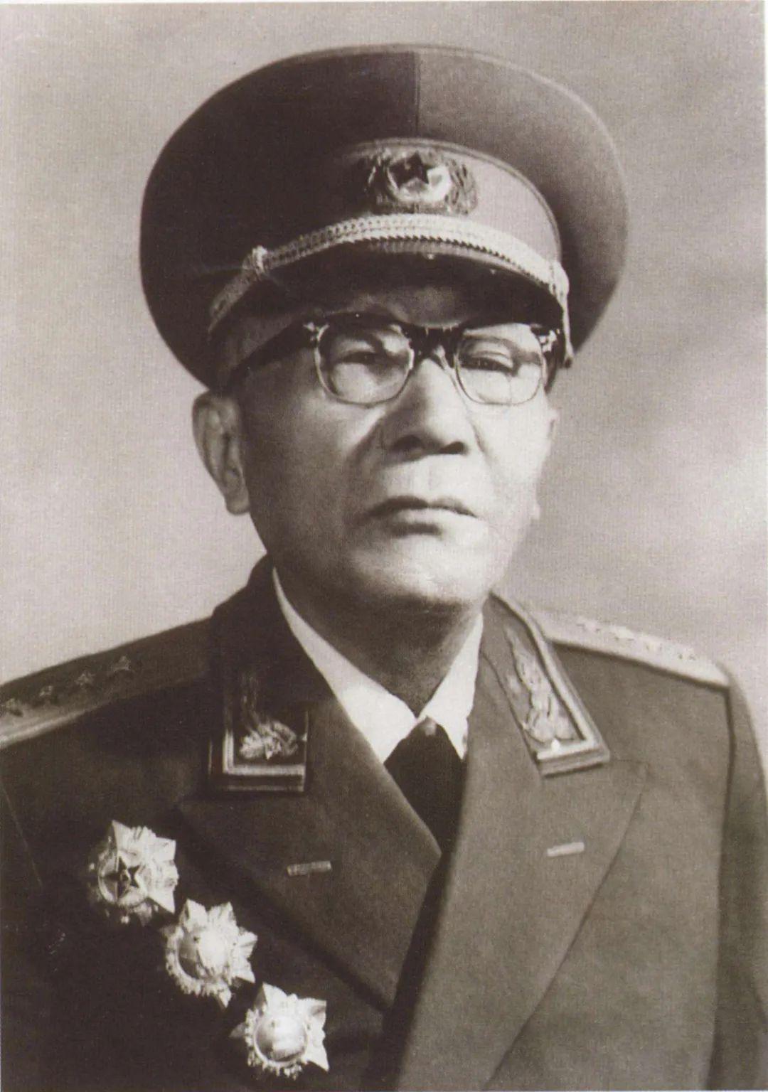 黄克诚政委的师长搭档两年五位两年时间里，换了五位搭档，可见当时有多惨烈