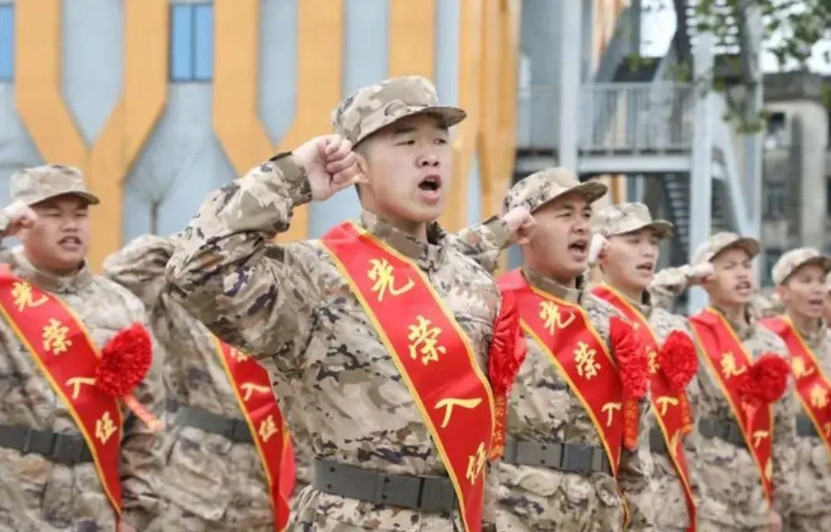 拒服兵役，后果很严重！青年刘某自愿参军，体检政审合格，被批准到武警某部服役，刘