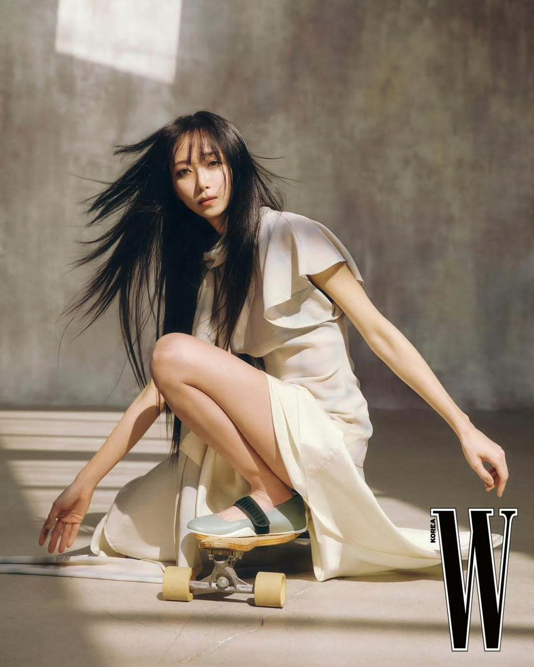 高孝周WKOREAApril2026.4月刊.韩国滑板女神演绎Bened