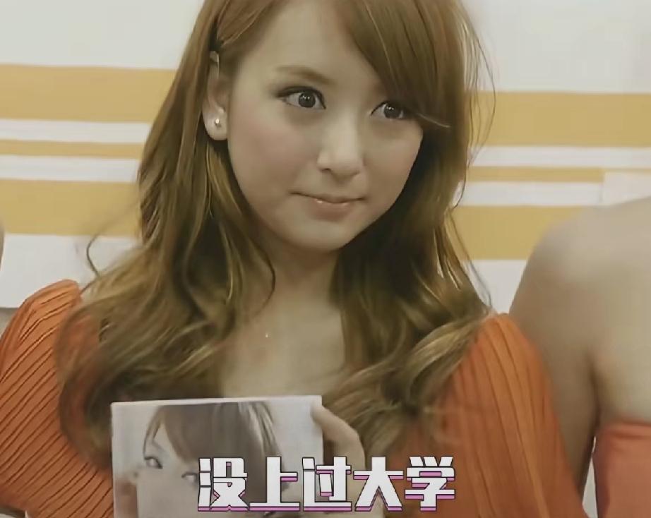 没认识郭富城之前的方媛美的很松弛。嫁给郭富城以后的方媛妆容变精致，她的状态和表