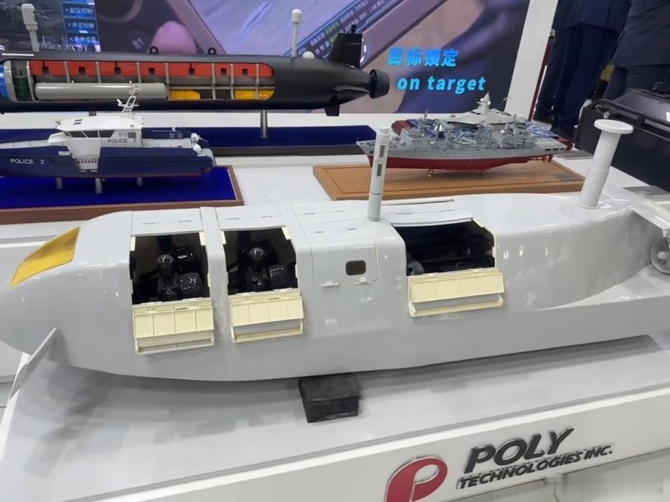 保利公司向海外推广的无人艇，设计非常独特，可以水面航行，也可以下潜到水面以下隐蔽