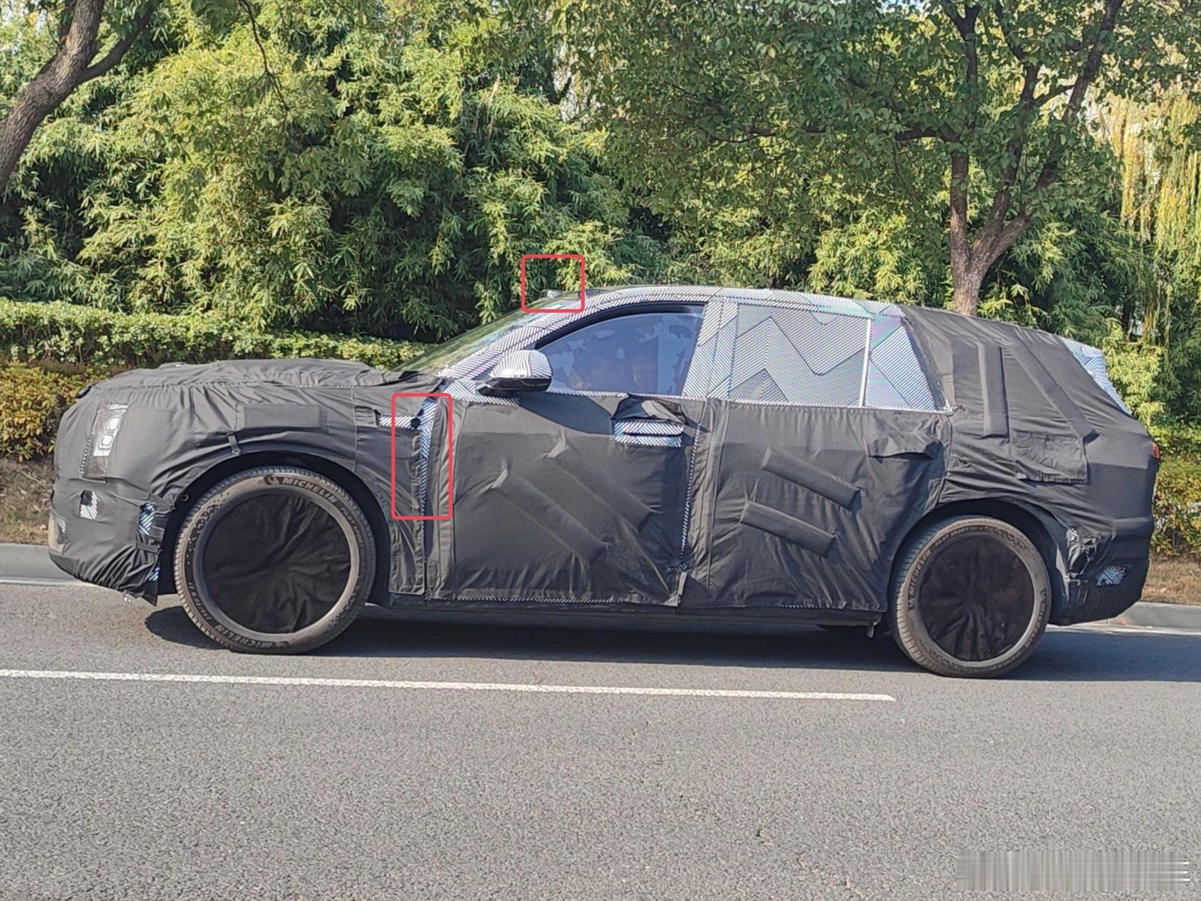 车顶有激光雷达但侧向没有，蔚来公司明年的第三台大车？这是L80、ES9之后的E