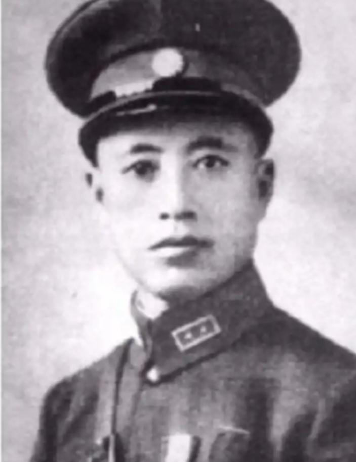 1938年台儿庄血战正酣，李宗仁手握一份密电，上面仅八个字，却让他当即拍板调兵。