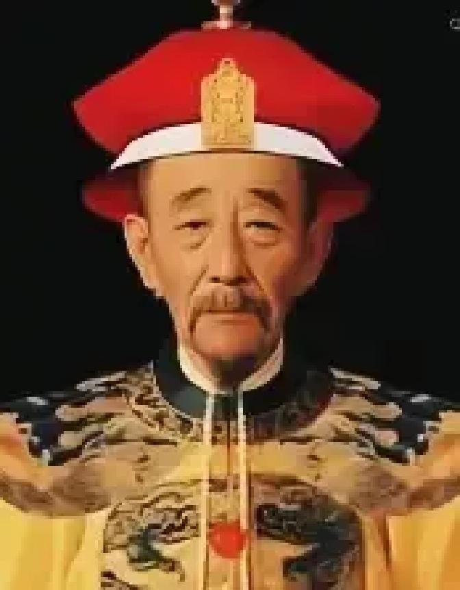 康熙临终前，把四阿哥胤禛叫到床前，递给他一封密诏，沉声道：“我死后，你登基第一件事，不是处置你的兄弟