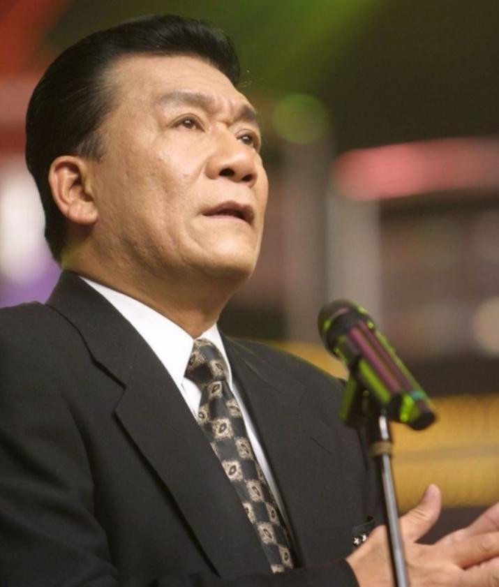 1986年，侯耀文为了跟韦唯在一起，抛弃了发妻刘彦，可是同居一年后，侯耀文又爱上