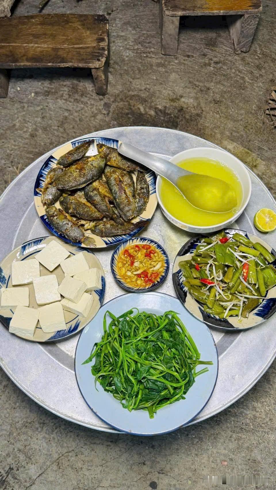 越南餐吃久了，人都变得清心寡了。我们平时餐桌的一顿饭，使用的油，可能够越南人吃