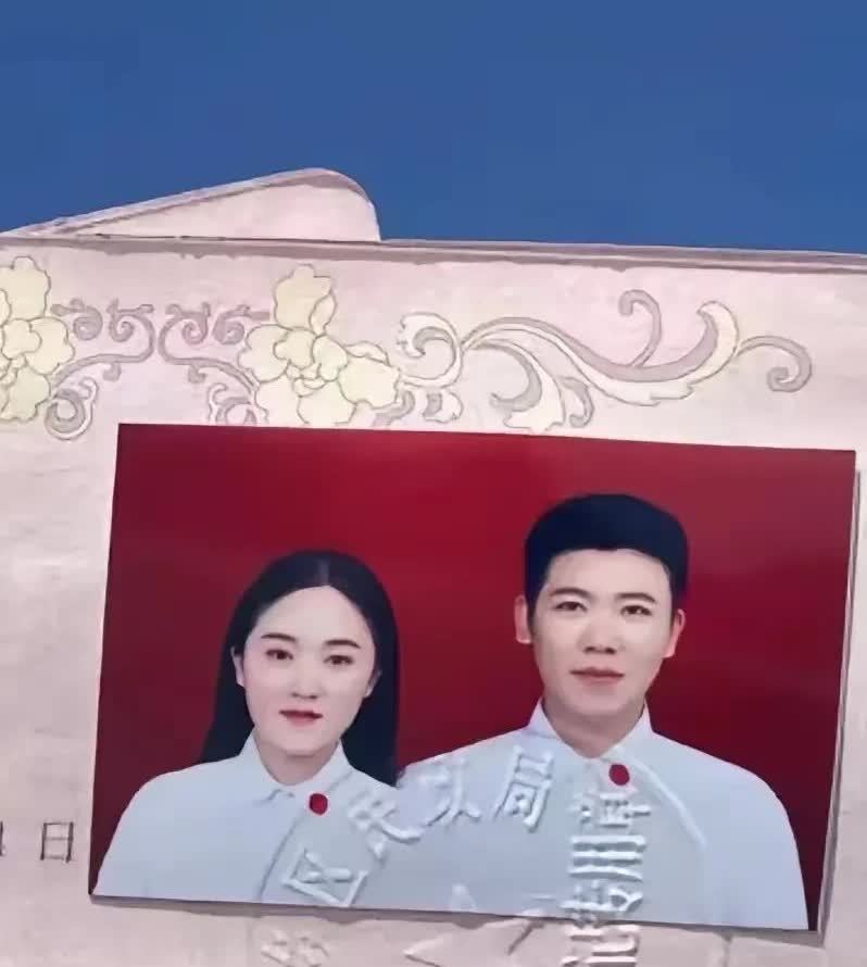 哈哈哈，笑晕了！刚看到这张图，以为是结婚证书，仔细一看，发现钢印不是“结婚登记专