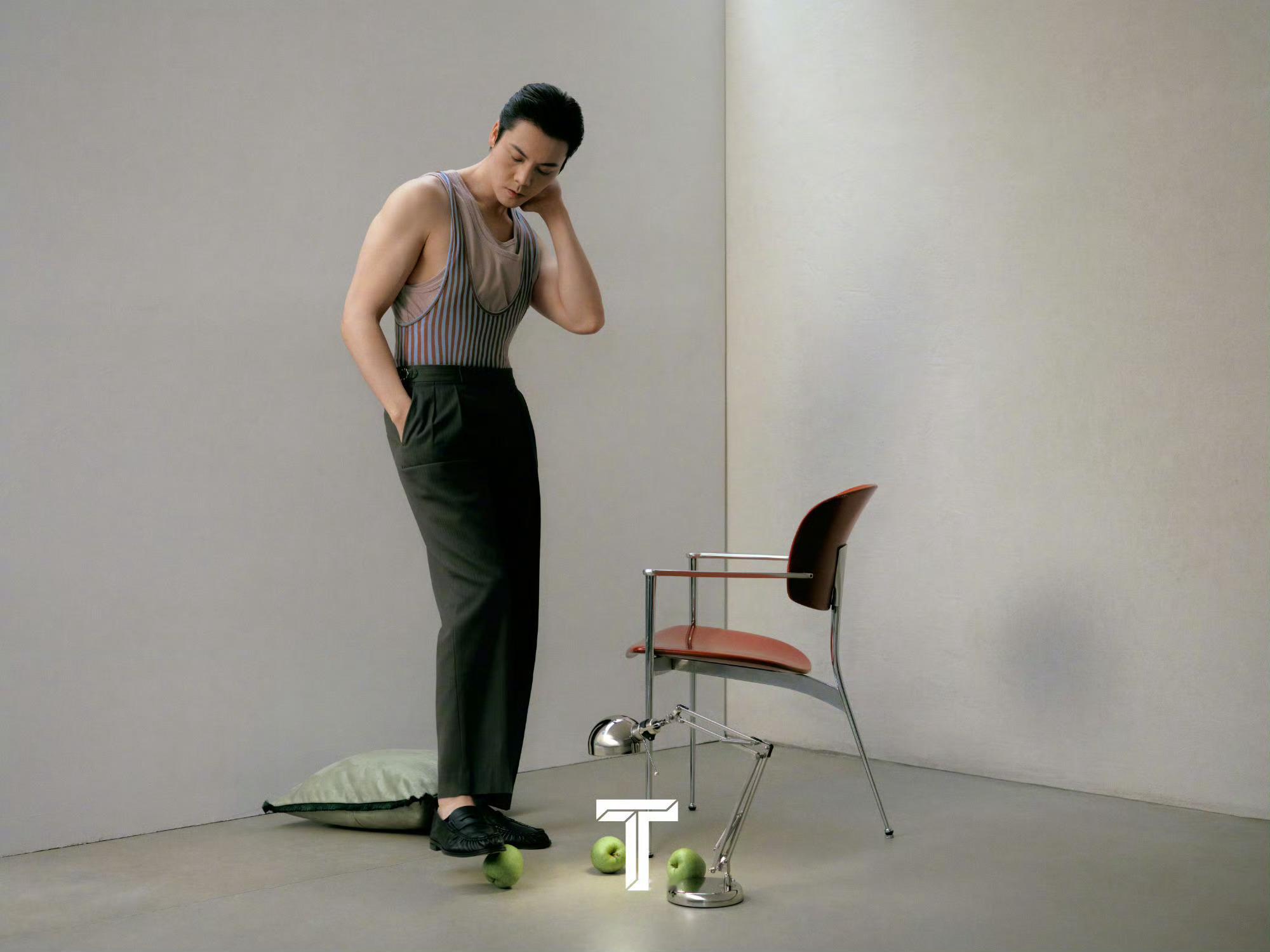 陈伟霆｜T中文版杂志4月刊封面人物陈伟霆封面身着ZEGNA。完美演绎绅士品格！