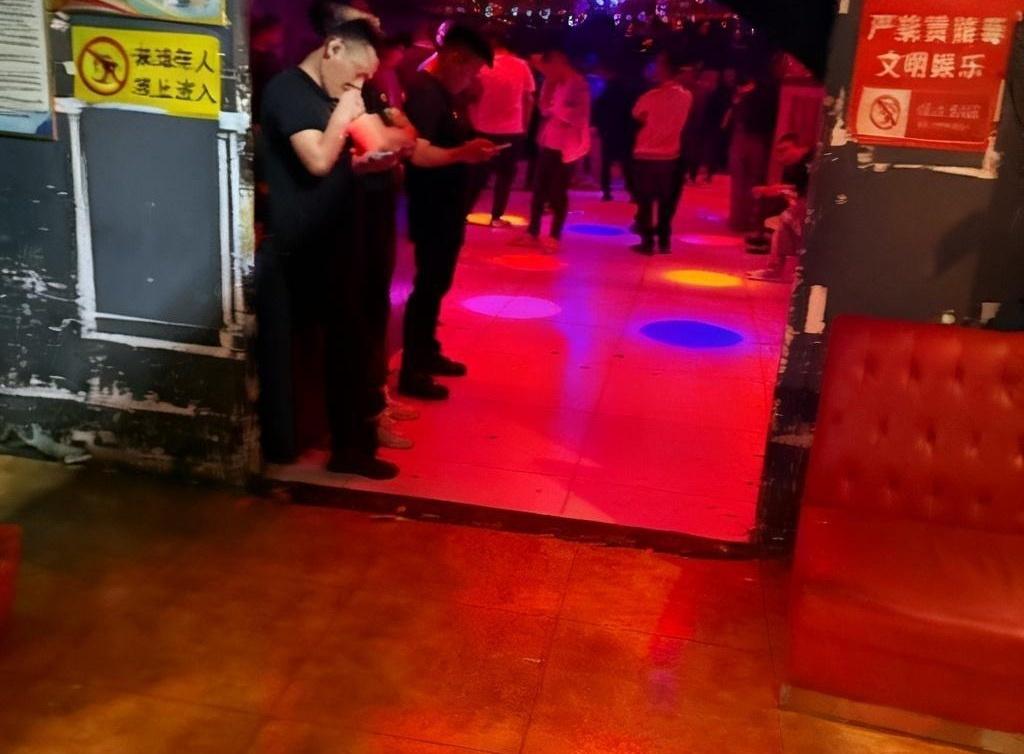 西安舞厅最近这行情，真把老玩家整不会了。红河谷以前多热闹，现在看着顺眼点的舞伴