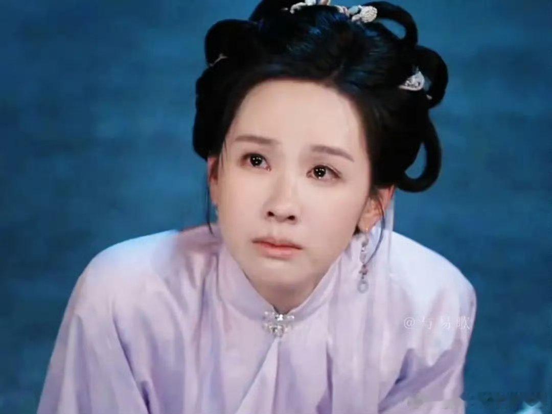 怼脸镜头，平番的鞠婧祎和陈都灵说实话，网友很难不偏心哦，某人继续加油