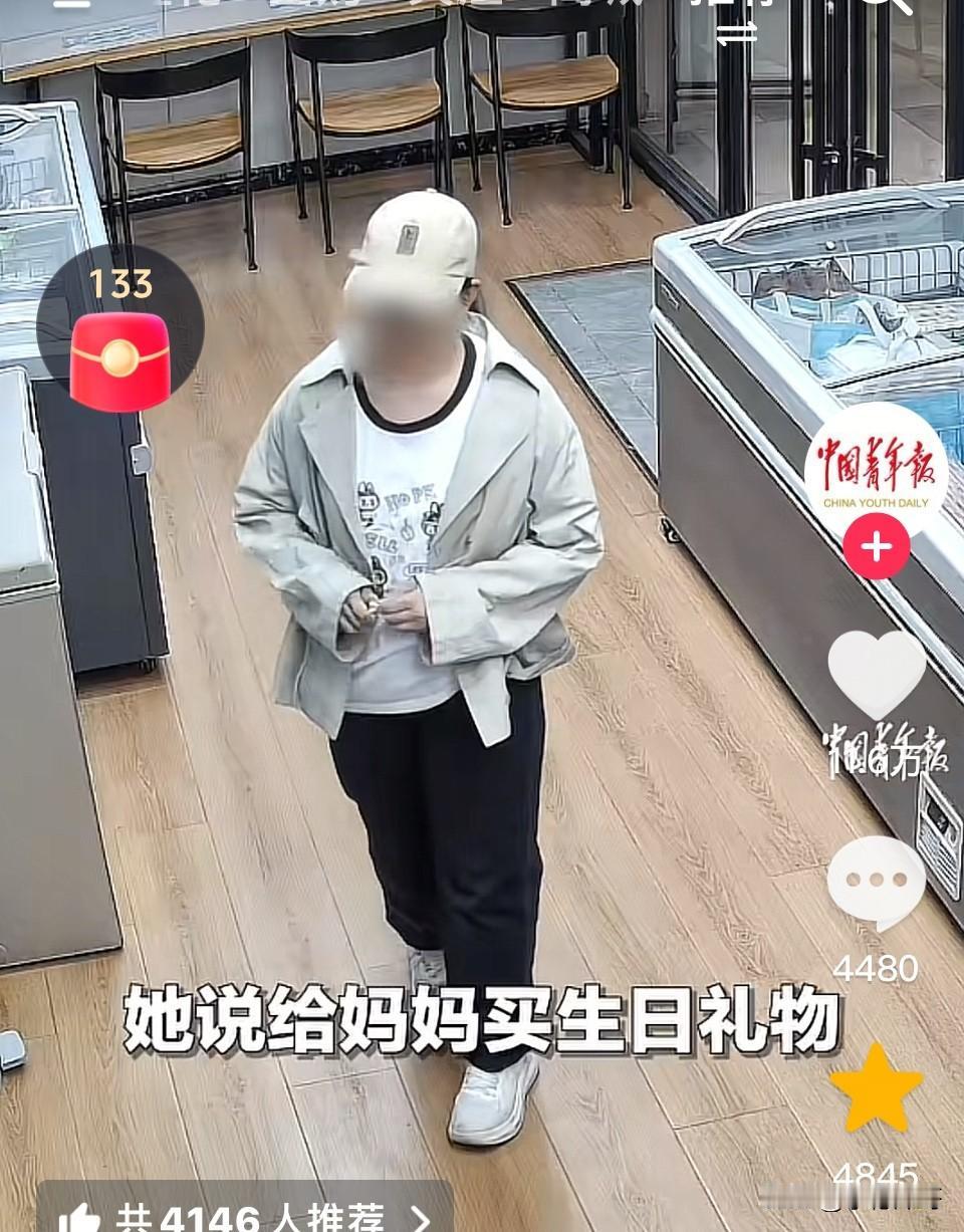 看哭了！女孩到冷饮店找工作，可店老板一问女孩才15岁断然拒绝了，可当得知女孩是想