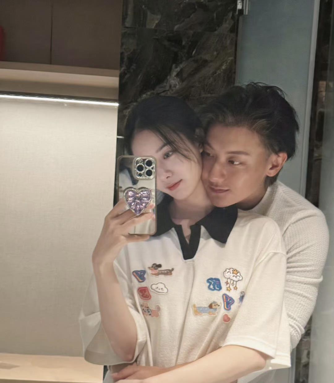 黄子韬真的恨不得让全世界都知道徐艺洋是他老婆，因为他把两个人私下搂腰抱在一起的私