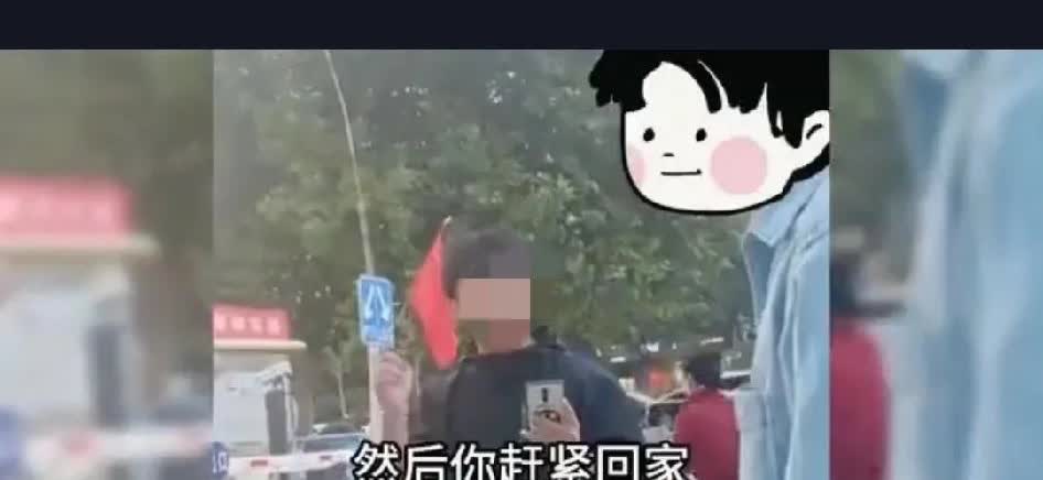 女子捡到手机，失主归来质疑其是小偷一名女子捡到手机后归还失主，但失主的态度非