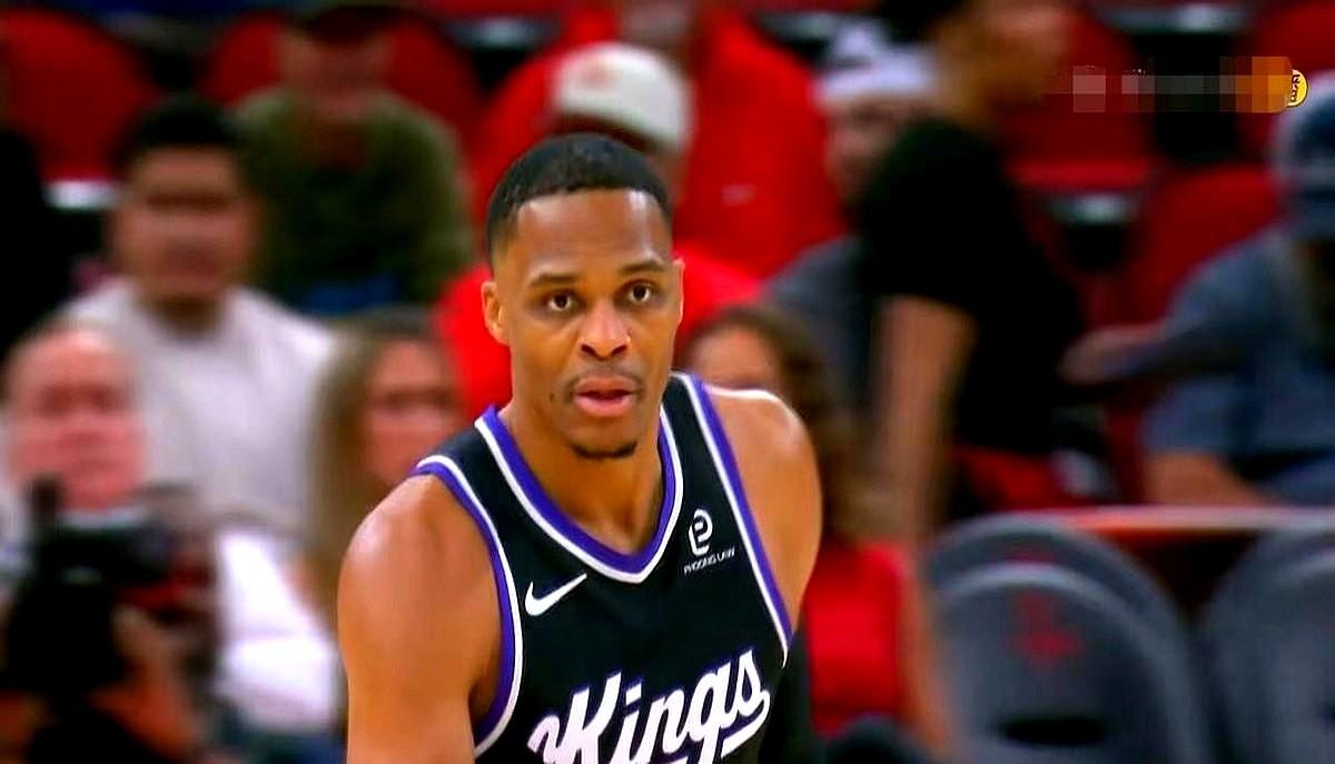 威少今天这波操作，直接给我看傻了！现在网上吵翻了，有人说“这还是那个只会冲筐