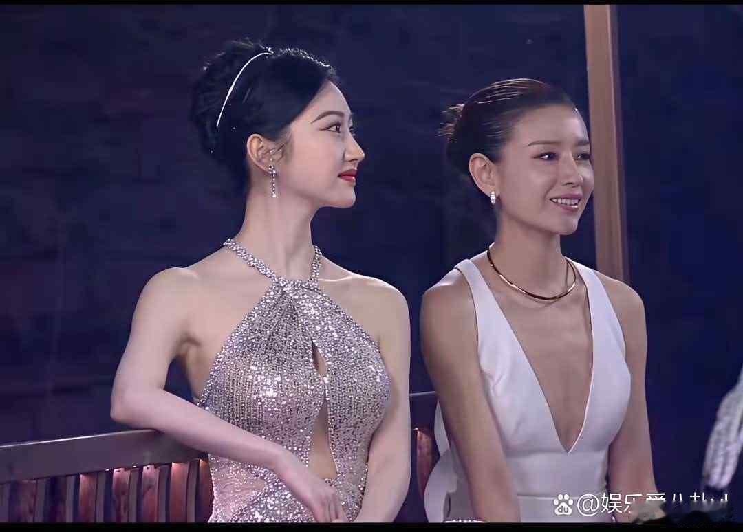 董洁，景甜两美女同框​