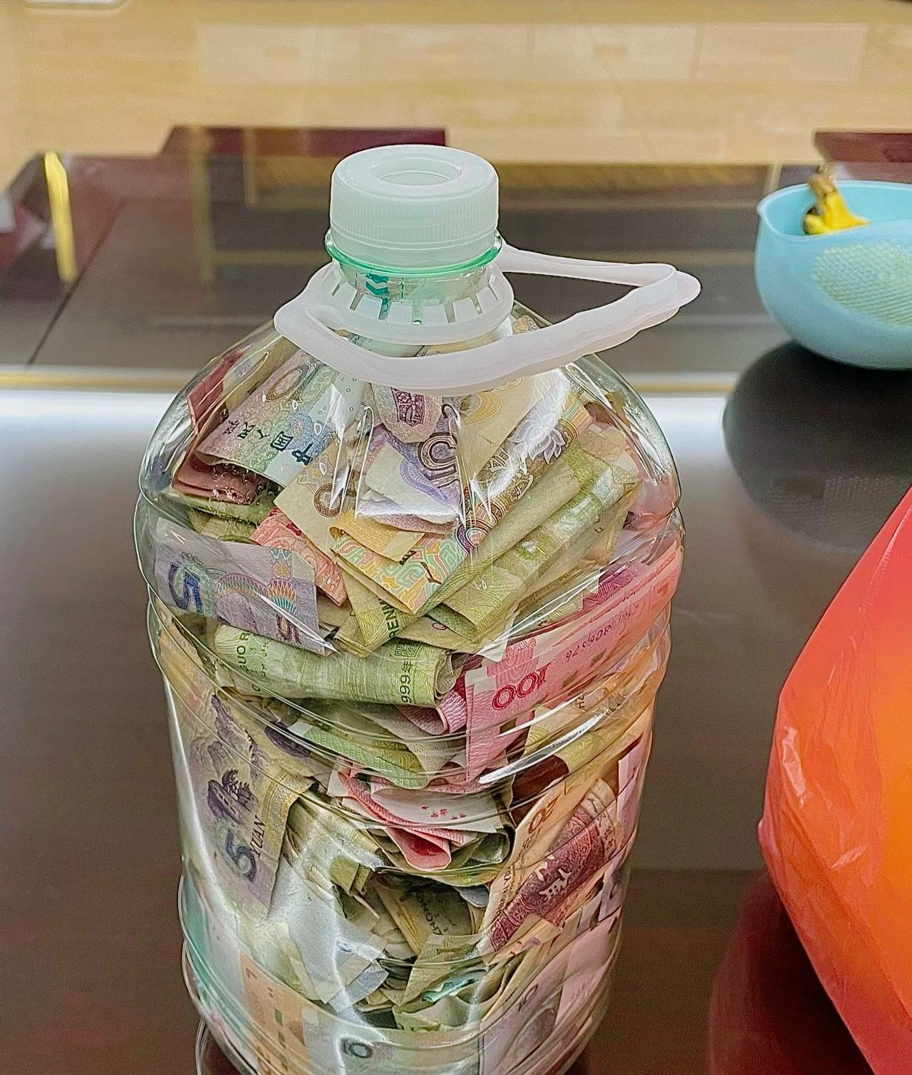 刘震云“存钱罐活法，人到中年必须要明白，真正让你痛苦的，不是贫穷，也不是失败，