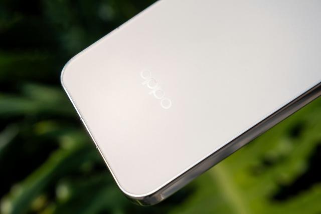 售价3699元!极窄直屏+5700mAh+5000万三主摄,小屏旗舰的新选择