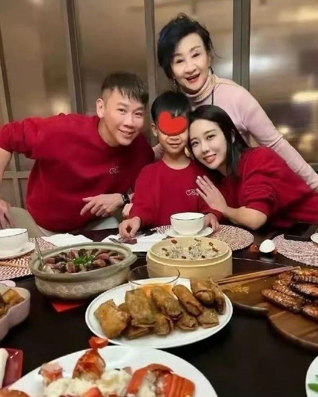 陶喆再一次证明，娶妻要娶年纪小的，你老了，她如此年轻​​​​