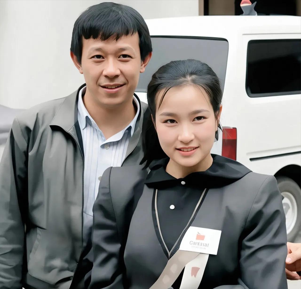 刘晓庆和姜文在《芙蓉镇》里的搭档堪称经典，这张珍贵照片更是让人回忆满满。在《芙蓉