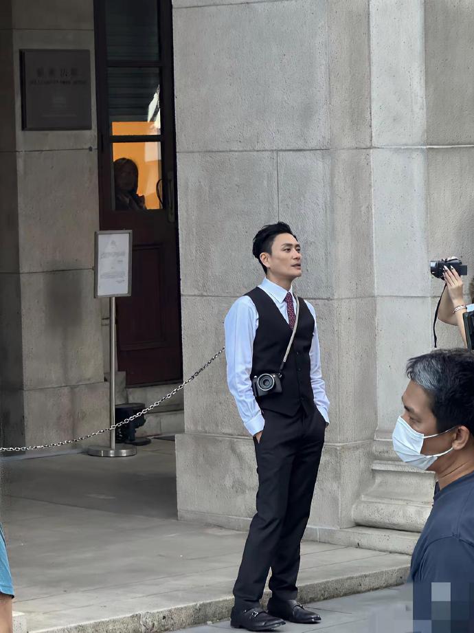 怪不得说他是胡杏儿爱而不得的男人，原来身材这么好，这么帅气呀，难怪胡杏儿爱了他这