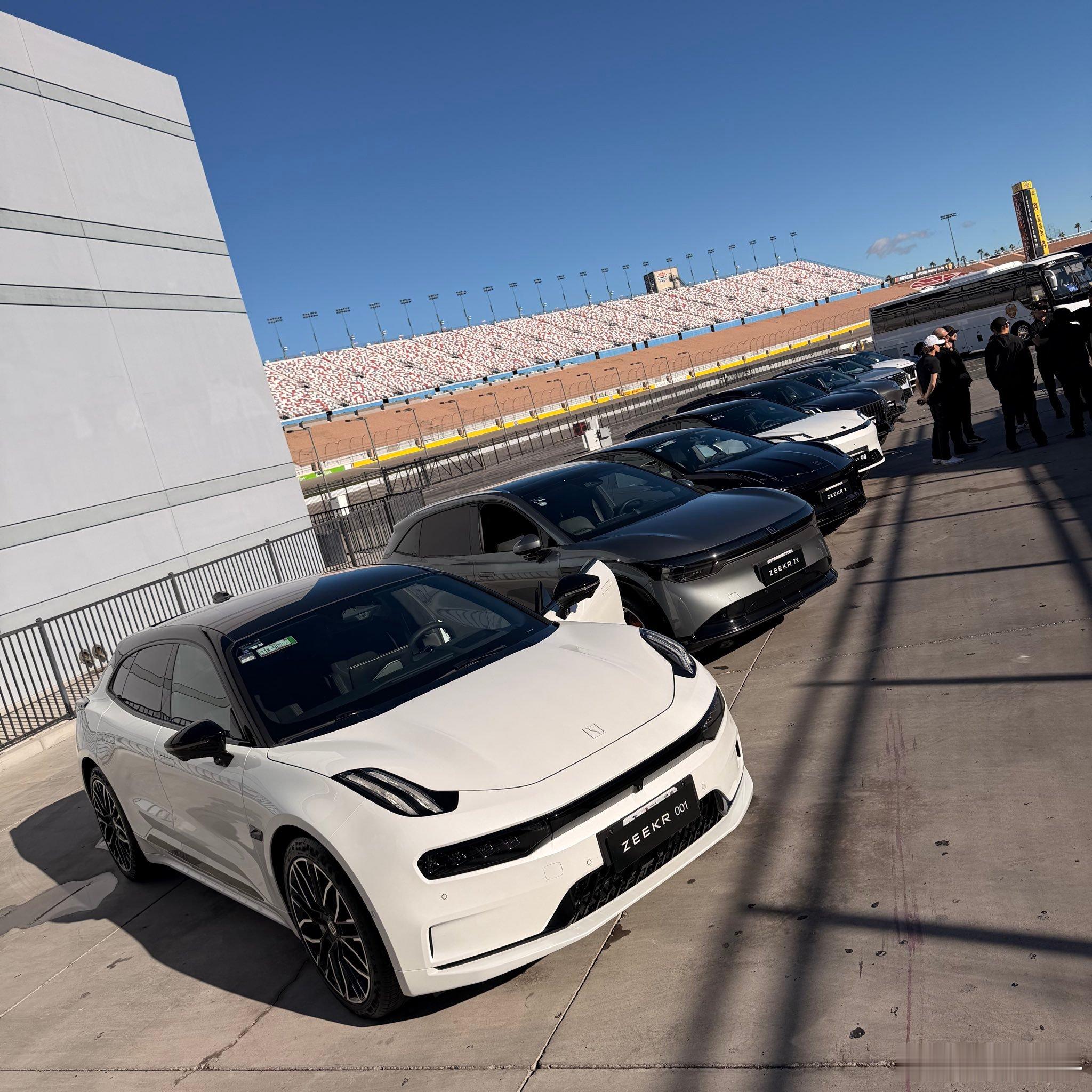 全军出击！看看吉利到达拉斯维加斯CES的车都有谁？除了被拉出去拍照的极氪9X和领