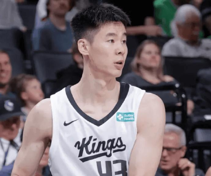 夏联才打了两场，郭昊文就被国王下了名单。嗯，这两场无论是上场时间和场上数据，