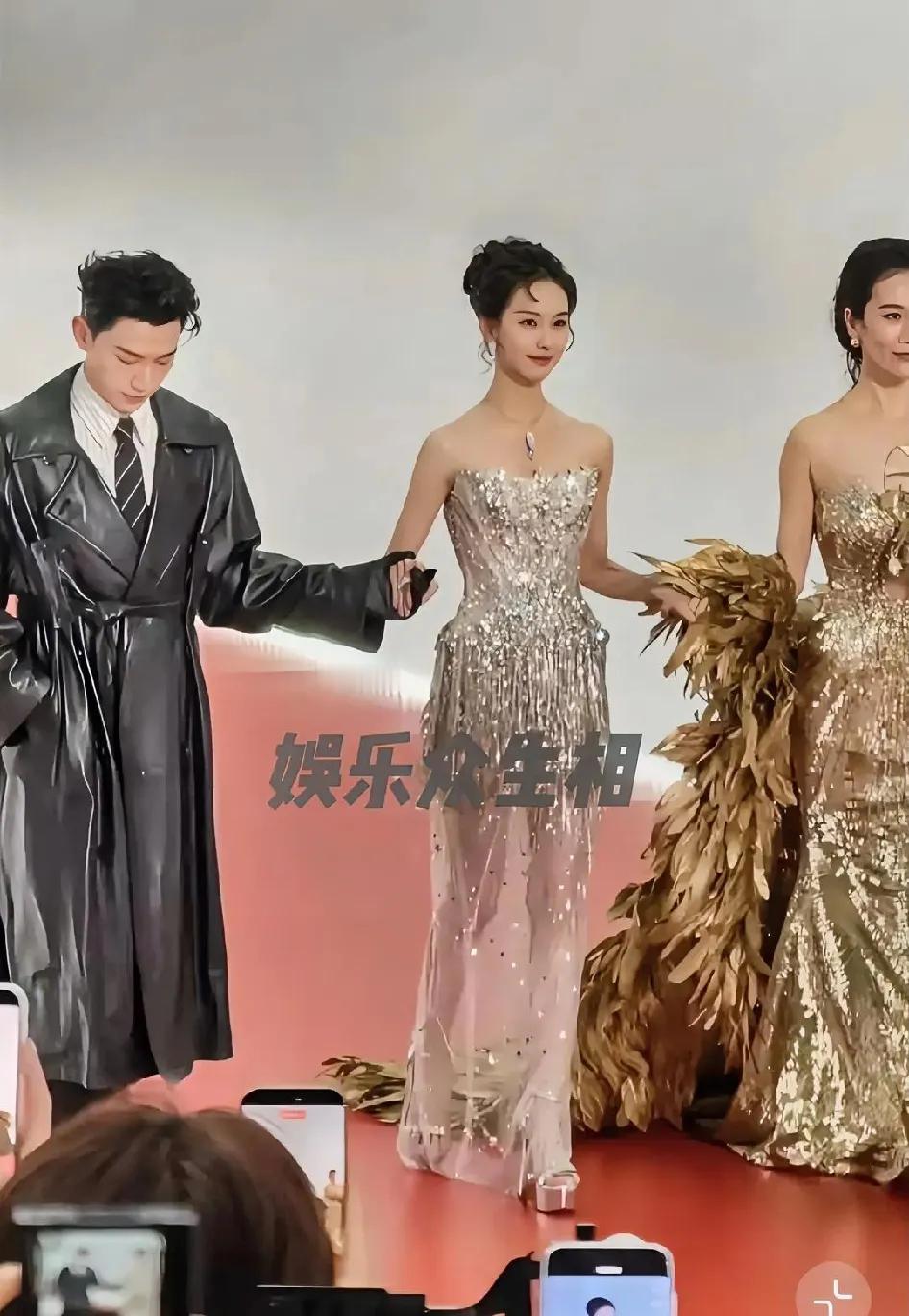 辛云来牵着陈都灵紧张得不知所措了吧，我老公说，有些男孩子比较缅甸，这是天生的。