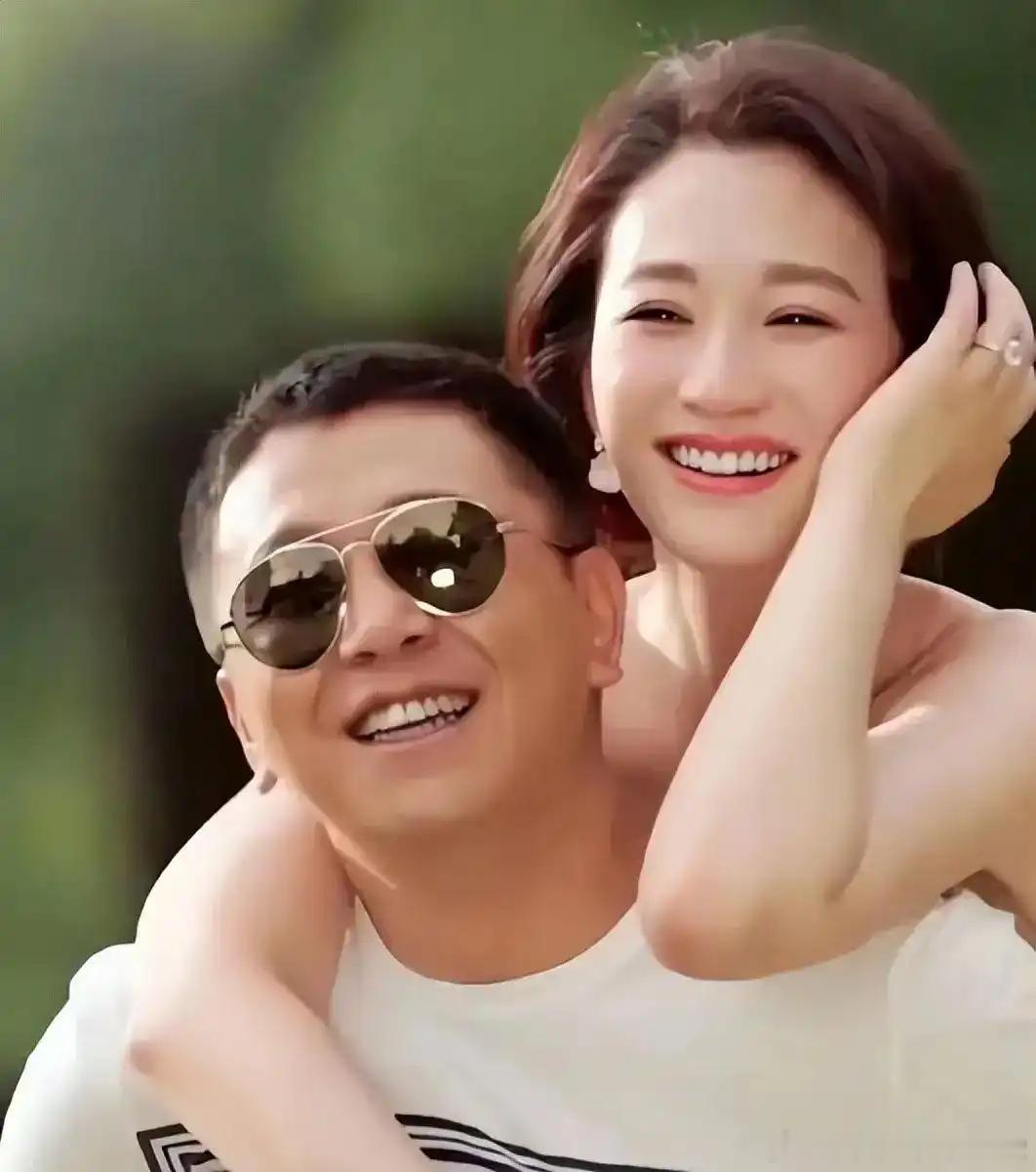曝李小冉徐佳宁离婚我印象最深的是，徐佳宁向李小冉求婚的时候，众目睽睽之下，说：