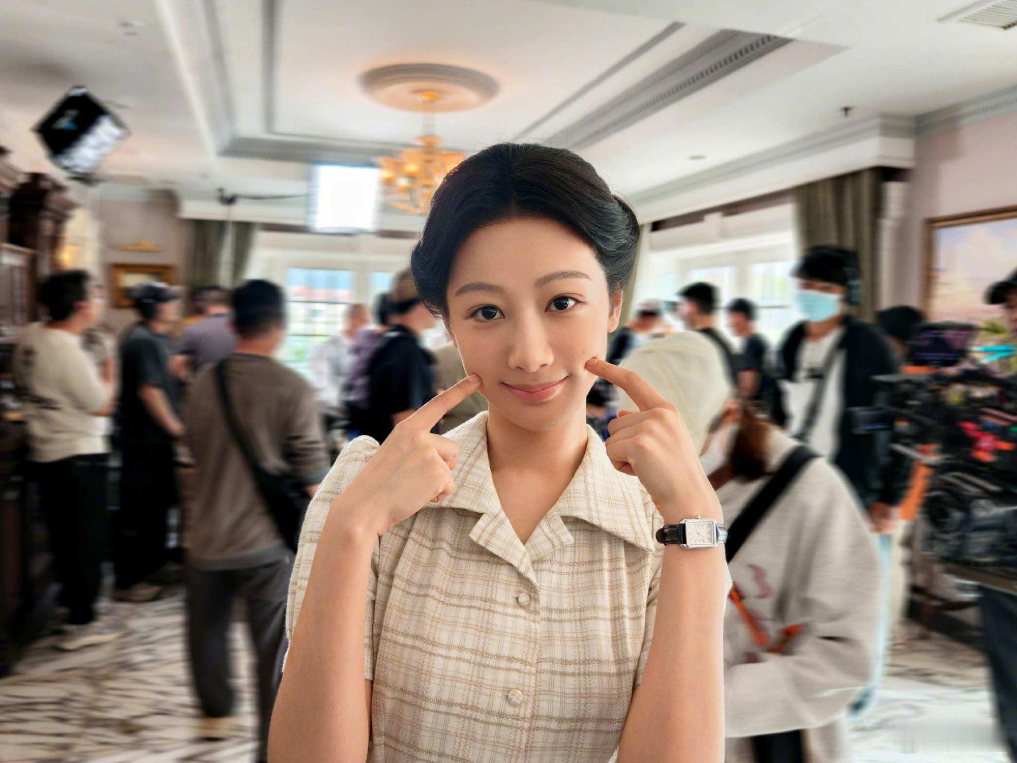 杨紫随时随地分享点新库存玉兰花开君再来片场的杨紫第一张真的是好漂亮啊