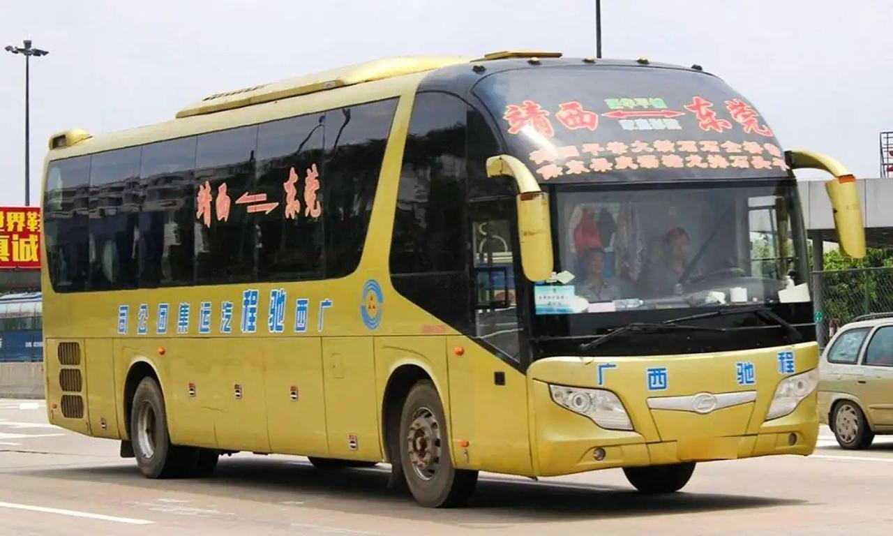中国为什么要全面禁止卧铺大巴车？很简单，卧铺大巴车看似危险，实则一点也不安全，换