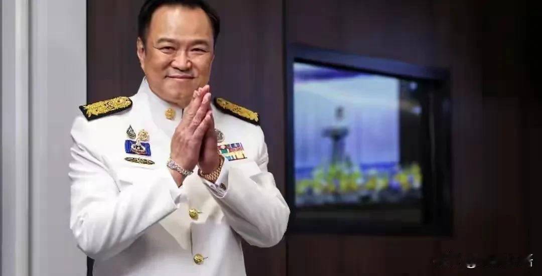 大选风云突变，选情迷雾重重！随着2月8日大选日益临近，泰国政坛却上演着一场“民调