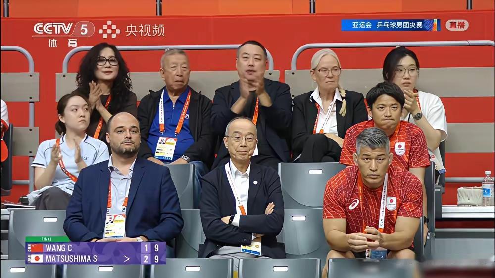 高菡该不该介绍刘国梁？亚运会乒乓球赛中日球员交手时，镜头给向张本宇时，央视体育