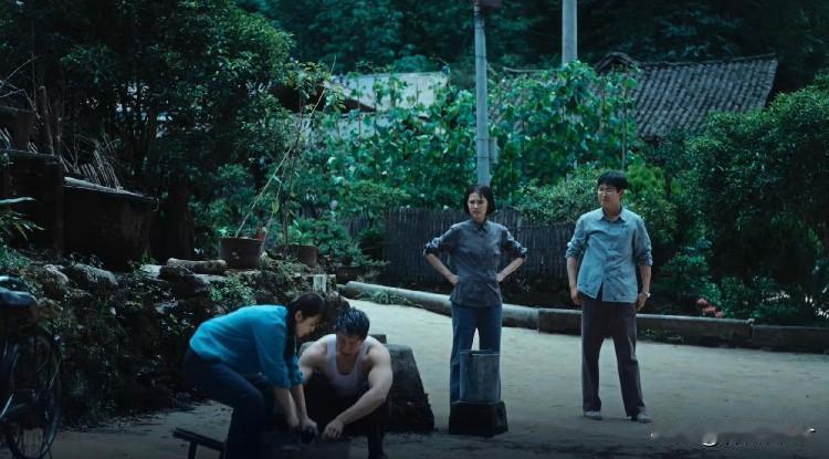 演技绝对不输于和伟我原以为在《重器》中，最出圈的会是蒋奇明。可我万万没想到