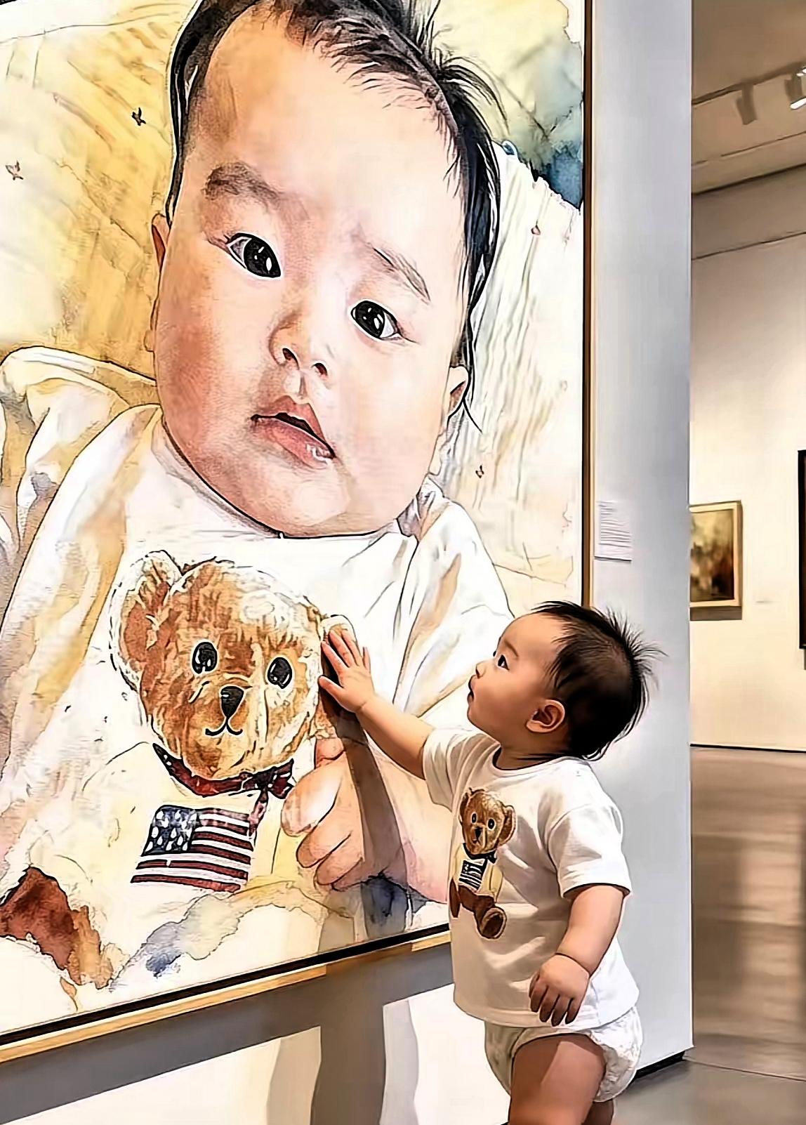 谁能想到，尚在襁褓之中的小宝宝，竟然拥有属于自己的专属画展。马筱梅分享的一则动态
