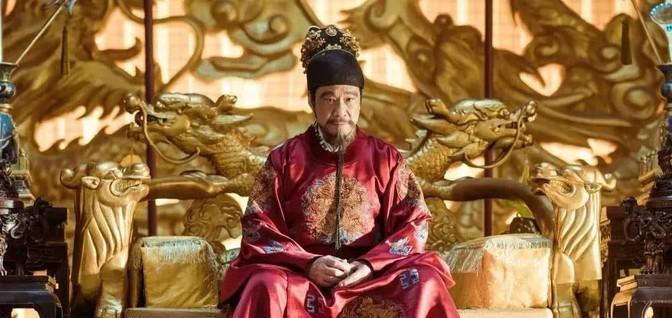 1399年，有人向朱允炆告发齐王朱榑意图谋反，朱允炆当即把一脸懵的朱榑囚禁起来。