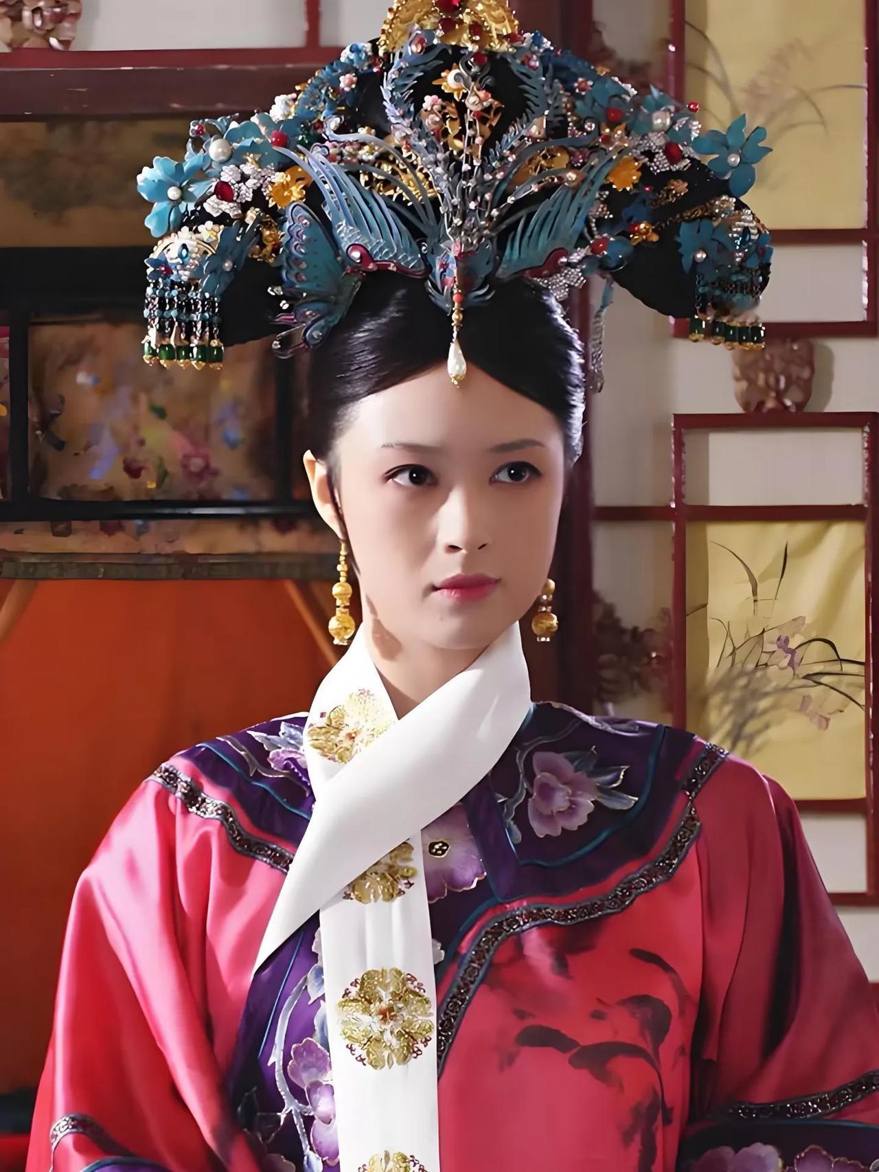 刷到网友说《甄嬛传》里就华妃比较单纯？这话我可太不认同了。华妃的性子，一半