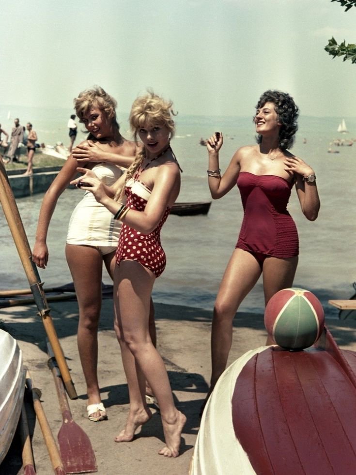匈牙利泳装广告，1960年代​​​