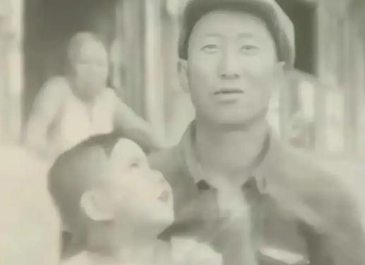1979年，内蒙一对夫妻生下儿子不想要，竟连夜抱到村里老光棍家哀求：“大哥，这孩