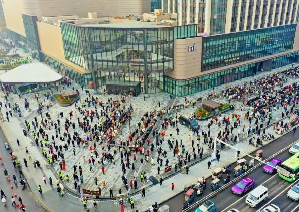 1天卖1110万！内需不足的真相：不是缺钱，是缺“胖东来”三胖店一开门，就把