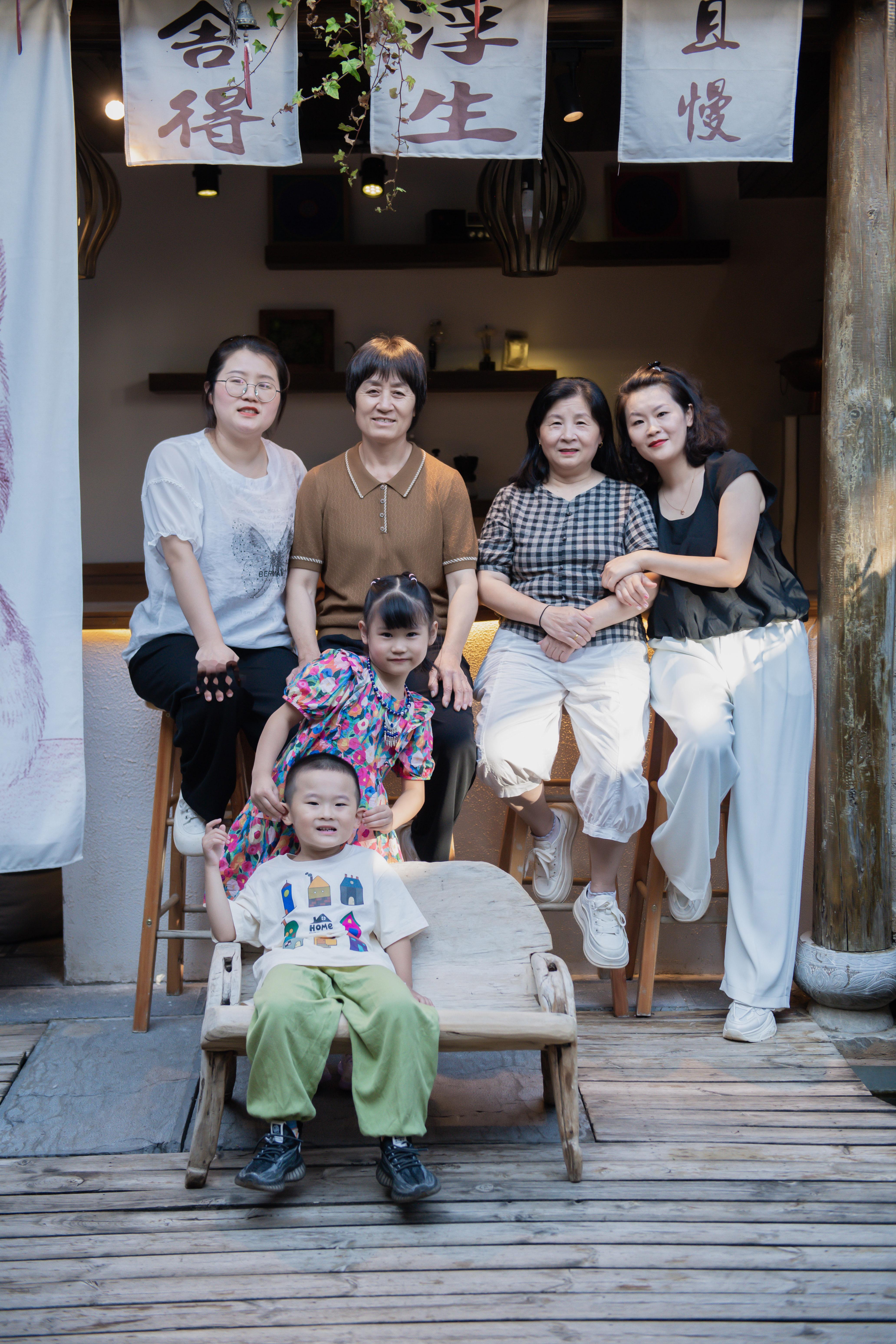 嘿，亲爱的宝妈们！2025年暑假想带娃来场说走就走的云南亲子游吗？这个行程专为带