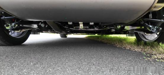 领克10EM-P的麋鹿测试成绩我惊了，83.2km/h，前悬用纯铝双叉臂，过弯