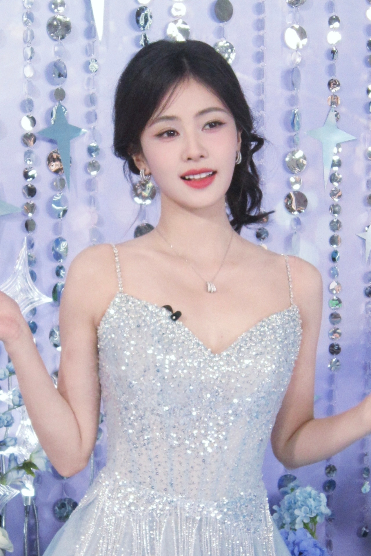 白鹿丞磊曾舜晞给白鹿买生日蛋糕白鹿昨日直播物料白梦妍人缘真好呀