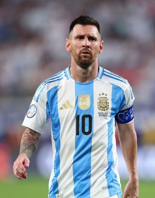 足坛金球奖得主历史段位排名！大家认同吗？t7:卡纳瓦罗阿尔伯特西沃里