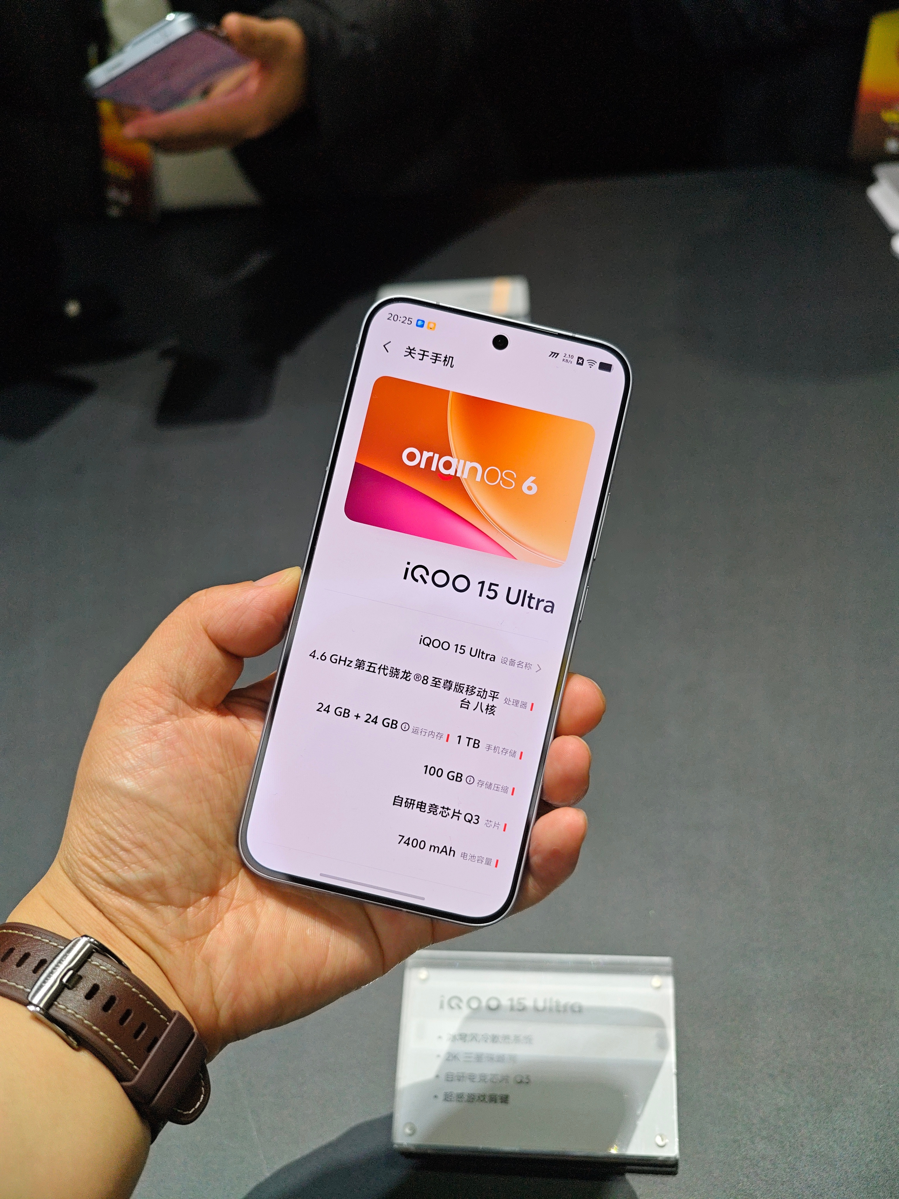 过年最值得带的一款手机我觉得就是iQOO15Ultra了，肩键加散热风扇拿回