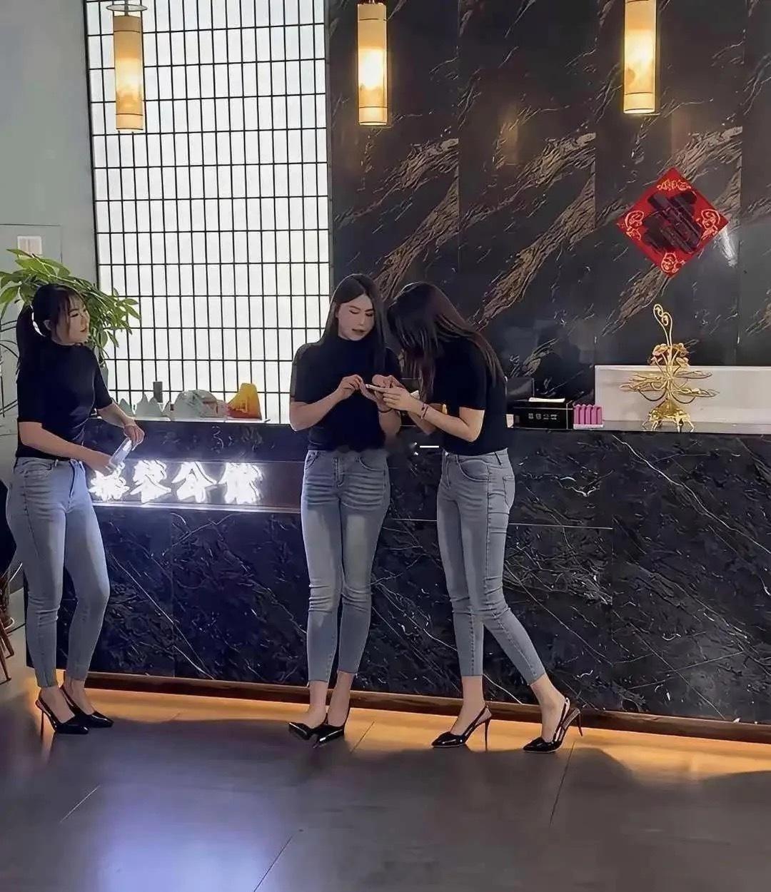 缺点都暴露出来了想不通这怎么设计的裤子